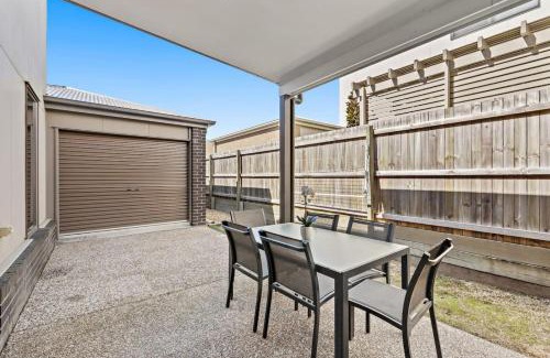 Mango Hill Maison | Modern Comfort Patio and Workstation with Garage