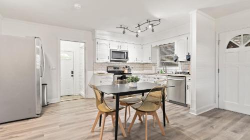 Fortson Maison | Modern & Comfy ~ 15mins to Downtown ~ Queen Beds!