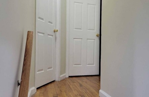 Canarsie Maison | Modern & Comfy ~ 5* Location ~ King Bed ~ Parking!