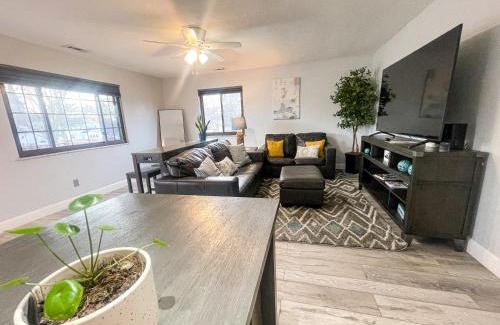 Huron Appartement | Modern Condo Central Huron Boat Basin Area