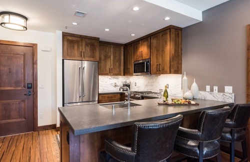 South Lake Tahoe Copropriété | Condo moderne près de la marina et de la gondole | 2 jacuzzis + accès à la piscine!