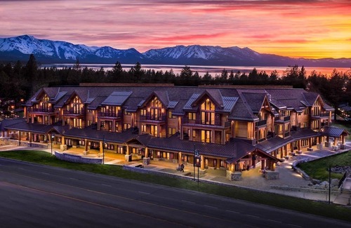 South Lake Tahoe Copropriété | Condo moderne près de la marina et de la gondole | 2 jacuzzis + accès à la piscine!