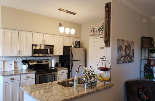 Tucson Copropriété | Nouveau sur le marché! Condo rénové avec de nouveaux meubles et meubles!