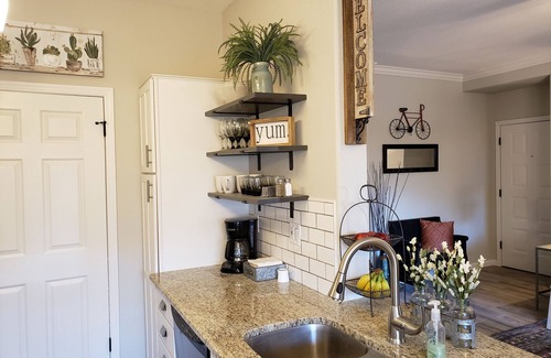 Tucson Copropriété | Nouveau sur le marché! Condo rénové avec de nouveaux meubles et meubles!