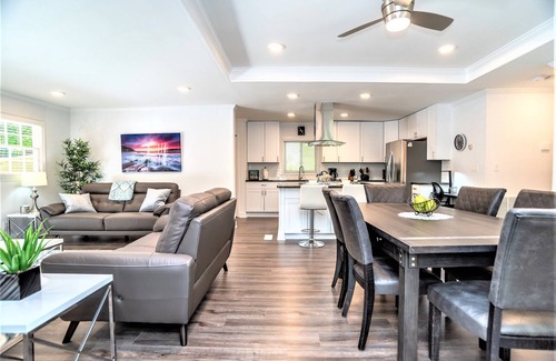 North Decatur Maison | Tout neuf! Maison contemporaine contemporaine de 3 chambres (4 lits) avec bain à remous et piscine!