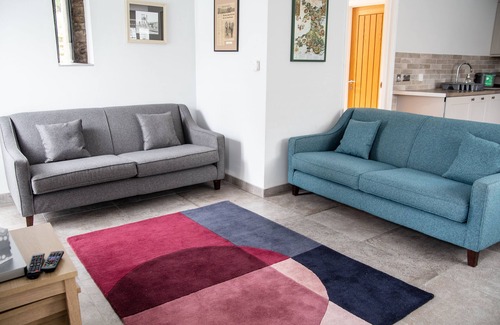 Margam Cottage | Cottage contemporain moderne avec terrasse au bord de la rivière et connexion Wi-Fi gratuite