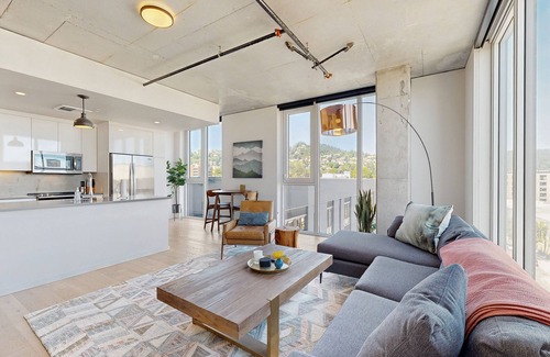 Uptown Appartement | Modern corner apartment w/city view, central location - gym & bike storage