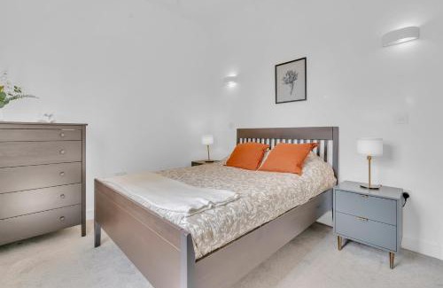 Turnham Green Appartement | Modern Cosy 2 bed apartment, Smart TV & NETFLIX with private balcony and city view