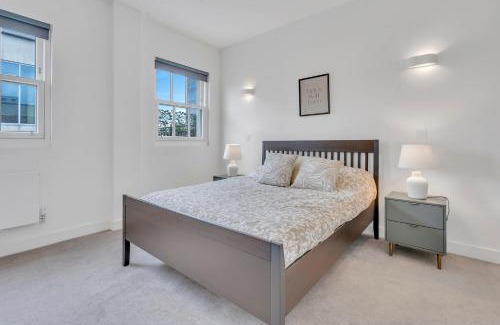 Turnham Green Appartement | Modern Cosy 2 bed apartment, Smart TV & NETFLIX with private balcony and city view
