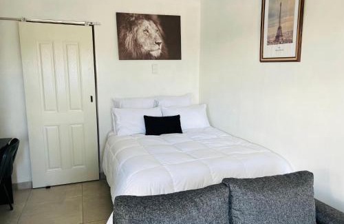 King William's Town Appartement | Modern & Cosy Apartments with Scenic Sunset Views