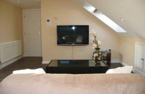 Brooklands Appartement | Modern Cosy Private Studio, WIFI, IP-TV, Must See