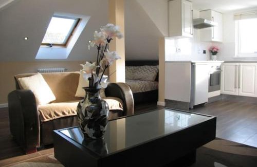 Brooklands Appartement | Modern Cosy Private Studio, WIFI, IP-TV, Must See