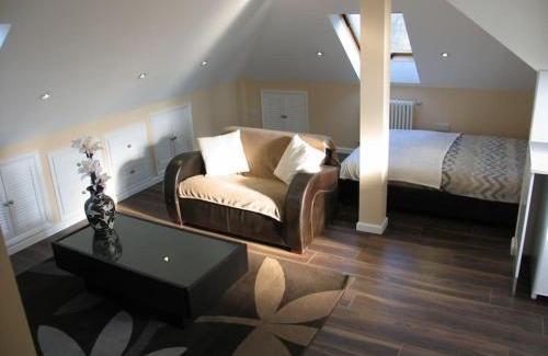 Brooklands Appartement | Modern Cosy Private Studio, WIFI, IP-TV, Must See