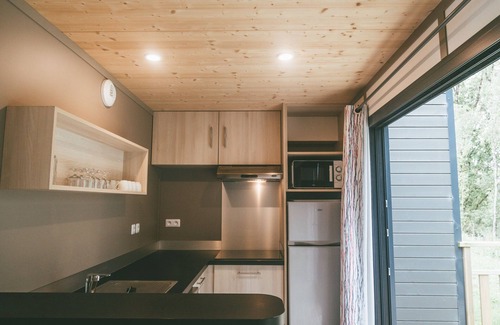 Rochefort-en-Terre Cottage | Gîte moderne avec une belle terrasse au bord d'un lac
