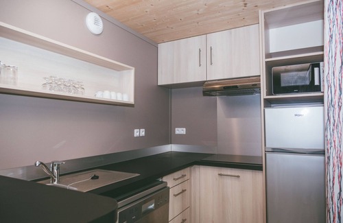 Rochefort-en-Terre Cottage | Gîte moderne avec une belle terrasse au bord d'un lac