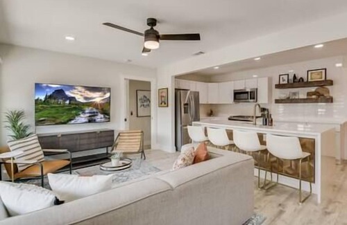 Terrell Heights Maison | Modern Cottage+8 Guests+Covered Patio+Weber Grill