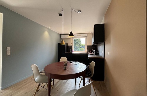 Ebreuil Cottage | Gîte Contemporain au Cœur du Village avec Jardin et Climatisation