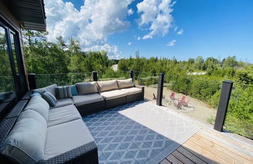 South Bruce Peninsula Maison | Modern cottage in the Bruce Peninsula with amazing sunset views.