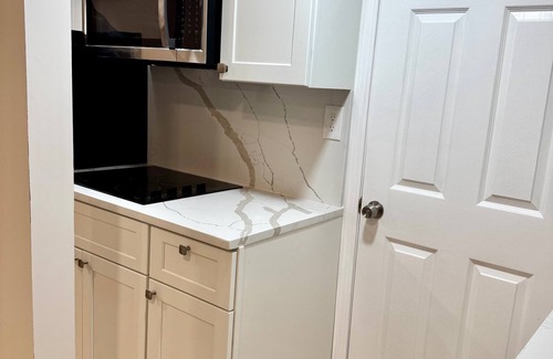 Lorton Maison | Modern Cozy Basement Apartment with WiFi and A/C.