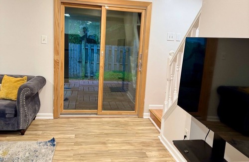 Lorton Maison | Modern Cozy Basement Apartment with WiFi and A/C.