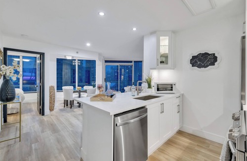 Central Appartement | Modern Cozy Condo | 2BR/2BA Retreat in the Heart of Downtown Vancouver
