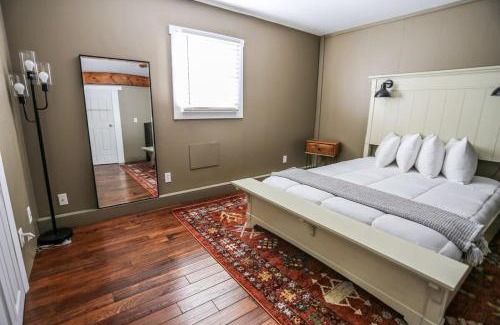 Center Conway Maison | Modern & Cozy Getaway House near Conway lake - Pet Friendly