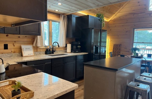 Barnstead Cabine | Modern & Cozy Lakefront Cabin: Rustic Charm and Serene views