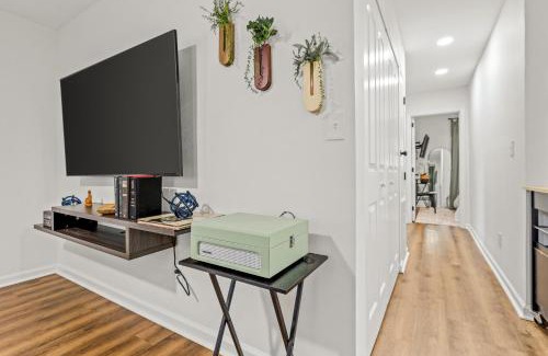 Tallahassee Maison | Modern & Cozy Midtown Charm Free Parking Fsu