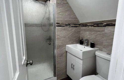 Queens Maison | Modern & cozy Room in Queens nearTrain 4long stays