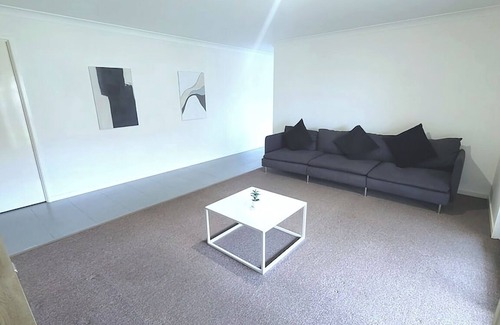 Caboolture Maison | Modern, cozy, spacious house with air conditioning and heating in all bedrooms!