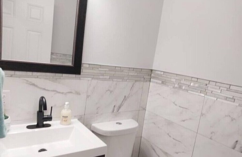 Monessen Maison | Modern & Cozy Suite with free parking!