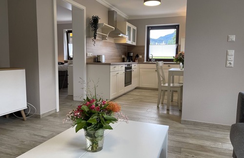 Schwangau Appartement | New! Modern & cozy holiday apartment with a large terrace & view of the castle