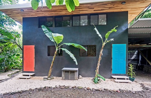 Playa Hermosa Cobano Cabine | Modern Casita in the jungle. Steps to the Beach.