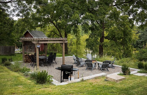 Columbiaville Maison | Modern Creekside Stay with Hot Tub 10 mins to Downtown Hudson