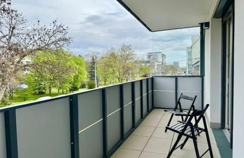 Donaustadt Appartement | Modern Danube Apartment with Balcony & Free Parking