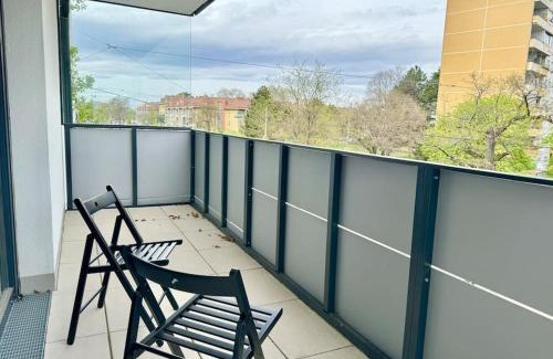 Donaustadt Appartement | Modern Danube Apartment with Balcony & Free Parking