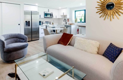 Brookland Appartement | Modern DC Apartment Rental - Remote-Work Friendly!