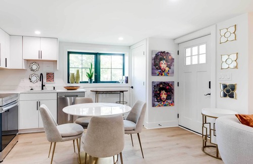 Brookland Appartement | Modern DC Apartment Rental - Remote-Work Friendly!