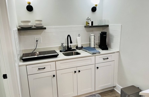 Washington Maison | Modern DC Retreat Near waterfront w/ Free Parking