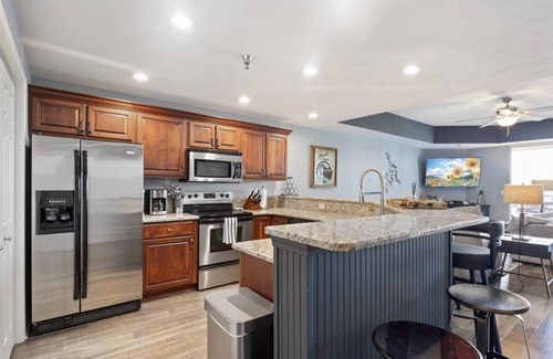 Kaiser Copropriété | Modern Decor, Views, Grill, Workstation, Boat + 2 PWC Slips & Resort-Style Amenities