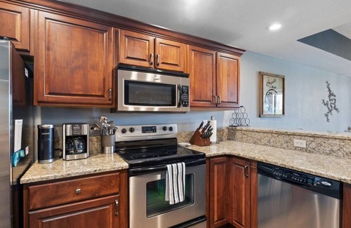 Kaiser Copropriété | Modern Decor, Views, Grill, Workstation, Boat + 2 PWC Slips & Resort-Style Amenities