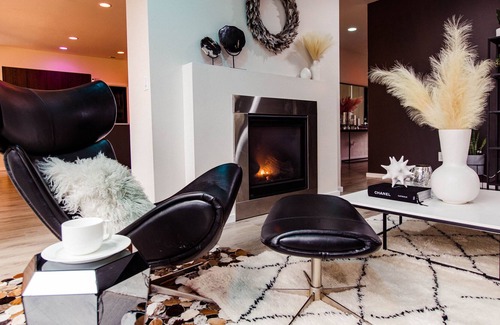 Auburn Maison | Modern Designer Home w/ Hot Tub