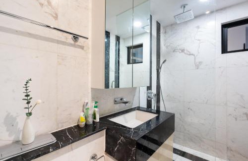 District 1 Appartement | Modern District 1 2BR&3BR D1&Zenity apartment OUTDOOR Jacuzzi Pool