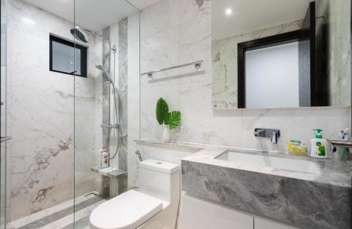 District 1 Appartement | Modern District 1 2BR&3BR D1&Zenity apartment OUTDOOR Jacuzzi Pool
