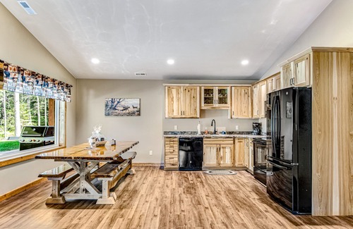 Conover Maison | Modern dog-friendly cabins with hot tub, fireplace, patio, grill, central AC, & W/D