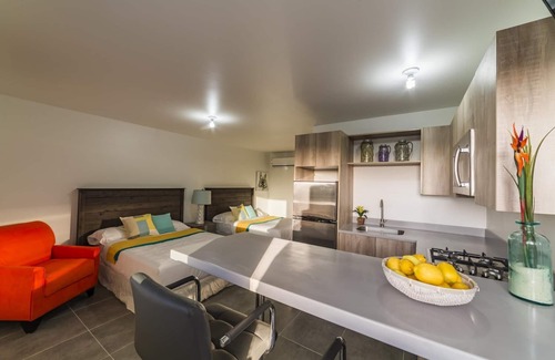 Kamay Appartement | Modern Double Apt - 5mins to Beaches w/ Pool View