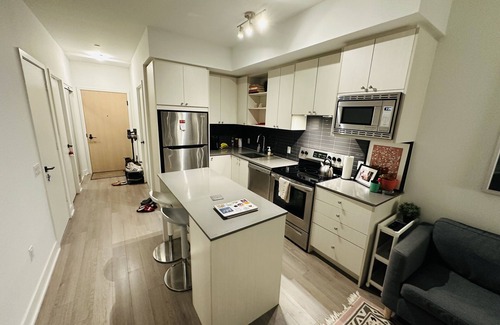 Downsview Copropriété | Modern Downsview Escape
