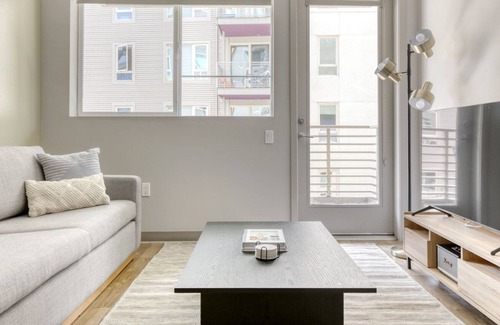 Little Tokyo Appartement | Modern Downtown 2BR w/ Pool, W/D & Gym, near 7th St Metro, by Blueground