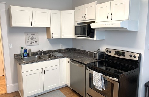 Downtown Appartement | Modern downtown apartment near restaurants/bars