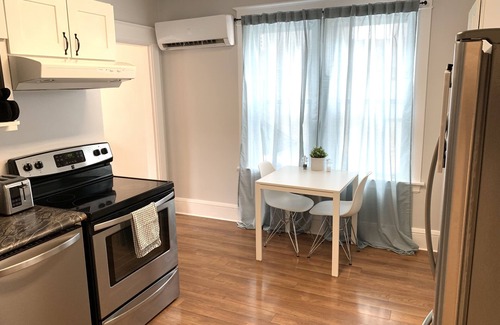 Downtown Appartement | Modern downtown apartment near restaurants/bars